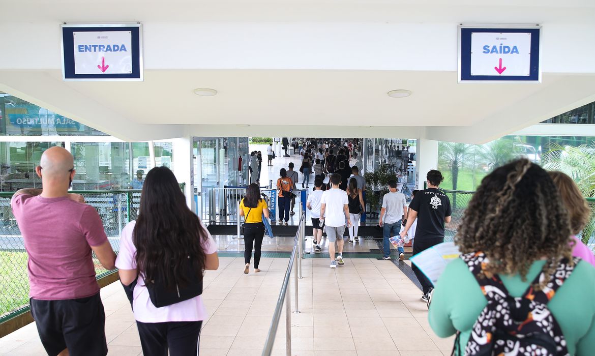No momento, você está visualizando Reajustes das mensalidades deixam estudantes sem opção