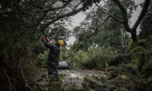 Leia mais sobre o artigo Sobe para 13 o número de mortos no RS por passagem de ciclone