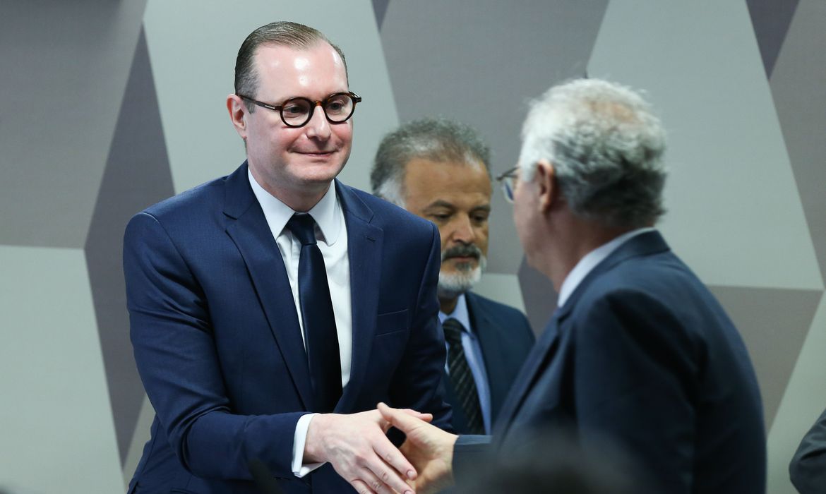 No momento, você está visualizando CCJ do Senado aprova indicação de Cristiano Zanin para vaga no STF
