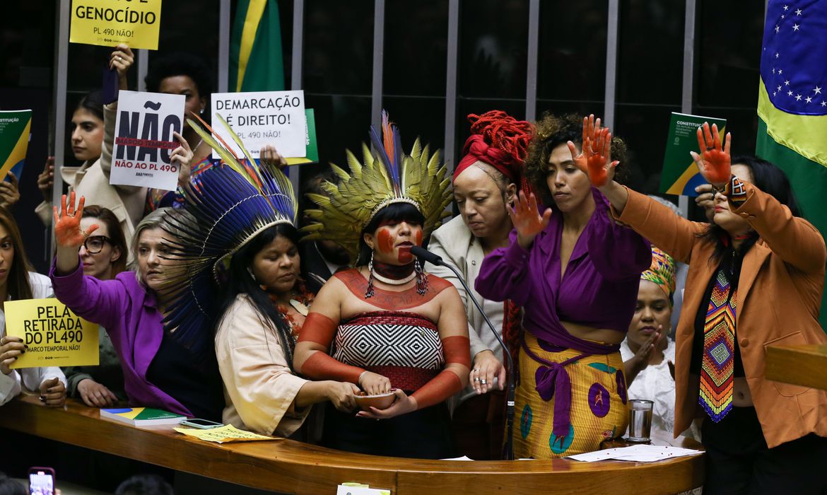 No momento, você está visualizando Conselho de Ética da Câmara abre representação contra seis deputadas