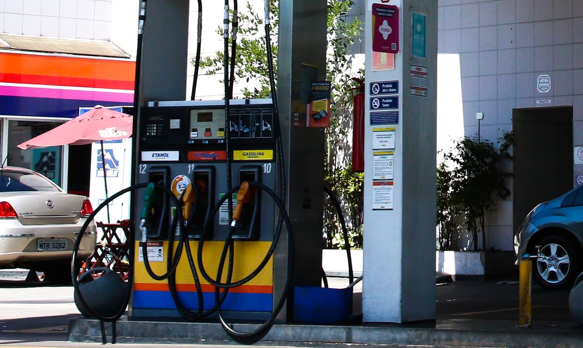 No momento, você está visualizando Petrobras reduz preços da gasolina em 5,3% e do GLP em 3,9%