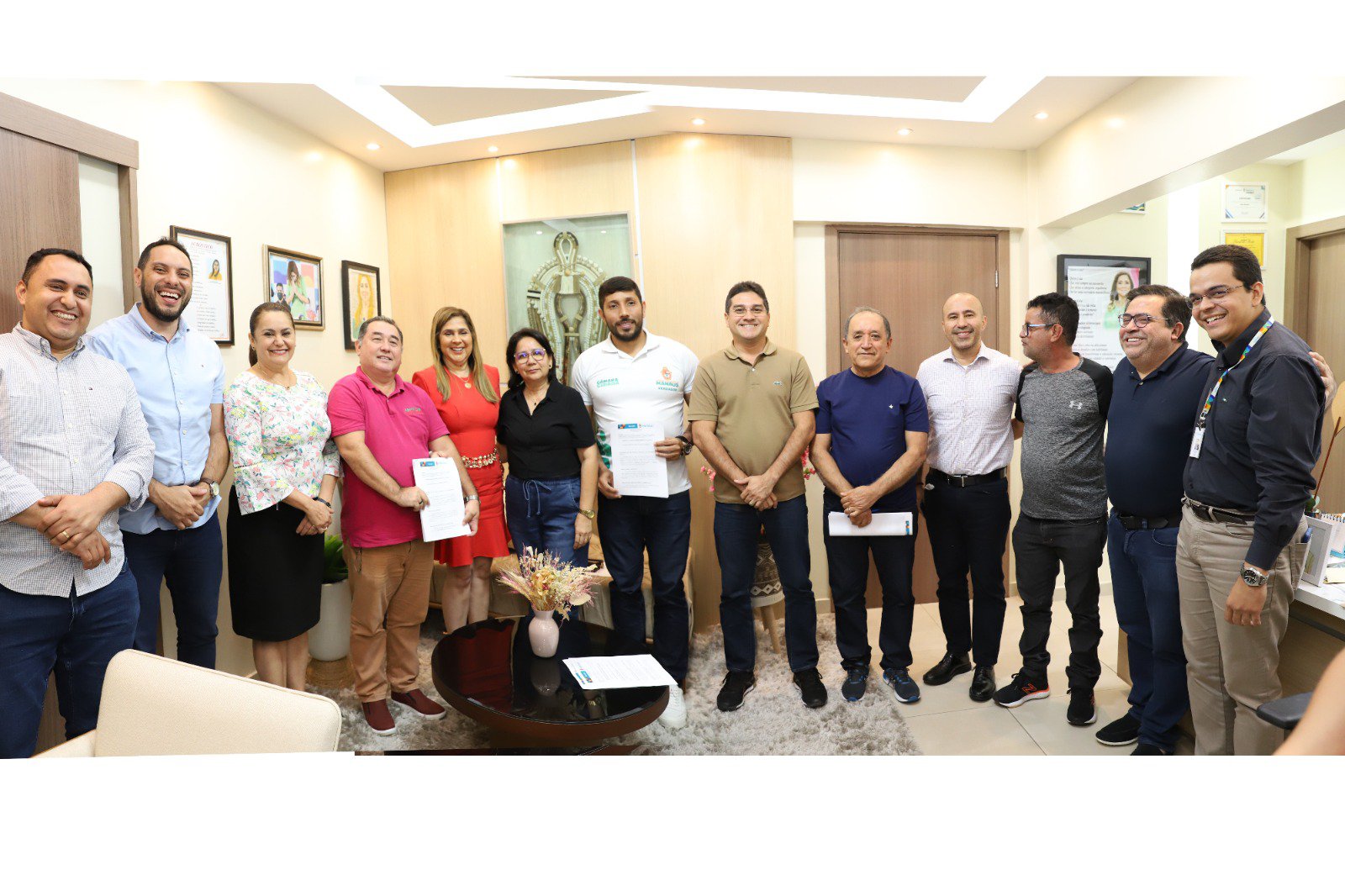 No momento, você está visualizando Prefeitura de Manaus garante reajuste aos professores acima da inflação. Em três anos, reposição salarial ultrapassa os 30%