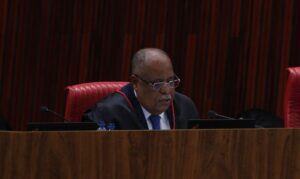 Leia mais sobre o artigo Relator no TSE vota pela inelegibilidade de Bolsonaro
