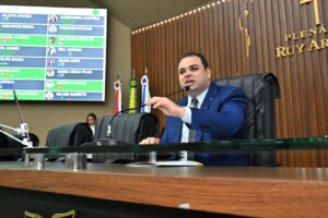 Leia mais sobre o artigo Roberto Cidade propõe medida que reforça segurança nos aplicativos de transporte
