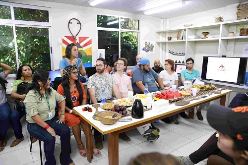 No momento, você está visualizando Professores dos EUA visitam Conselho Estadual de Educação Escolar Indígena do Amazonas