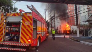 Leia mais sobre o artigo Bombeiros combatem incêndio em subestação de energia do Shopping Ponta Negra