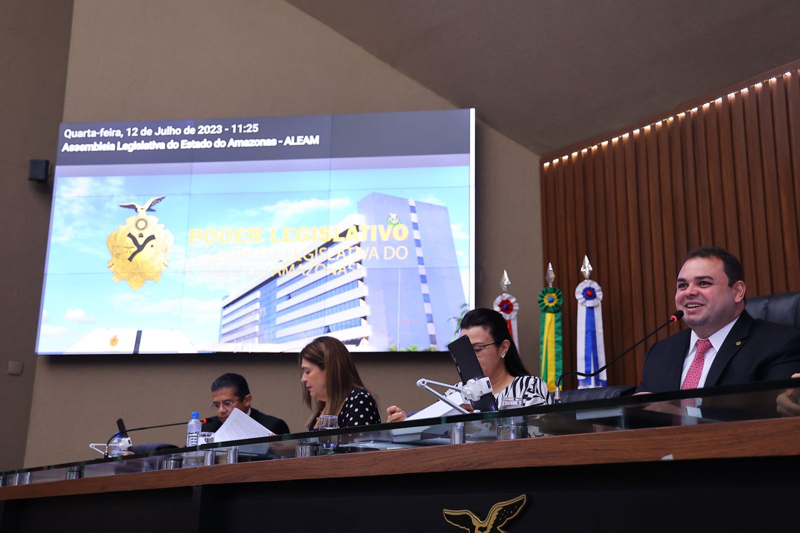 No momento, você está visualizando Deputado Roberto Cidade comanda votação da LDO e faz balanço das atividades do 1º semestre
