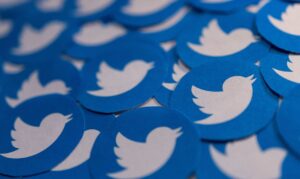 Leia mais sobre o artigo Usuários do Twitter passam a ter limite de leitura diário