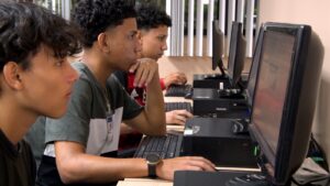 Leia mais sobre o artigo Em seis meses, Escola do Legislativo da CMM emitiu mais de 34 mil certificados