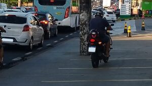 Leia mais sobre o artigo Prefeitura coíbe trânsito irregular sobre calçadas na zona Leste de Manaus