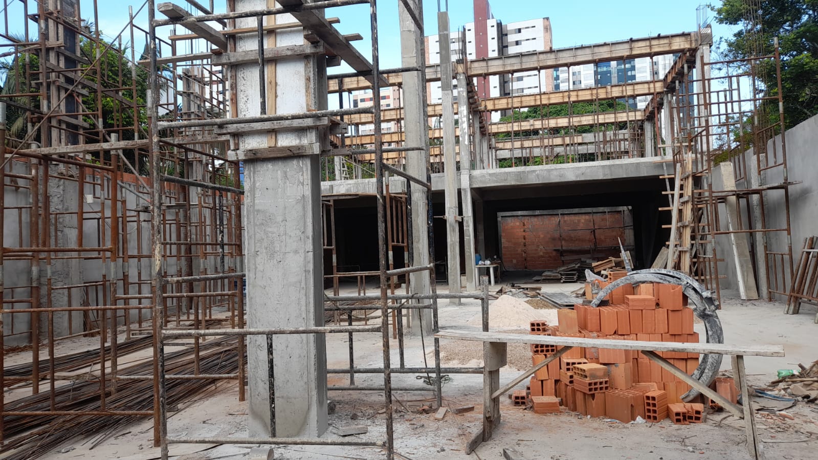 No momento, você está visualizando Prefeitura de Manaus constata obra irregular e sem licença no conjunto Alphaville