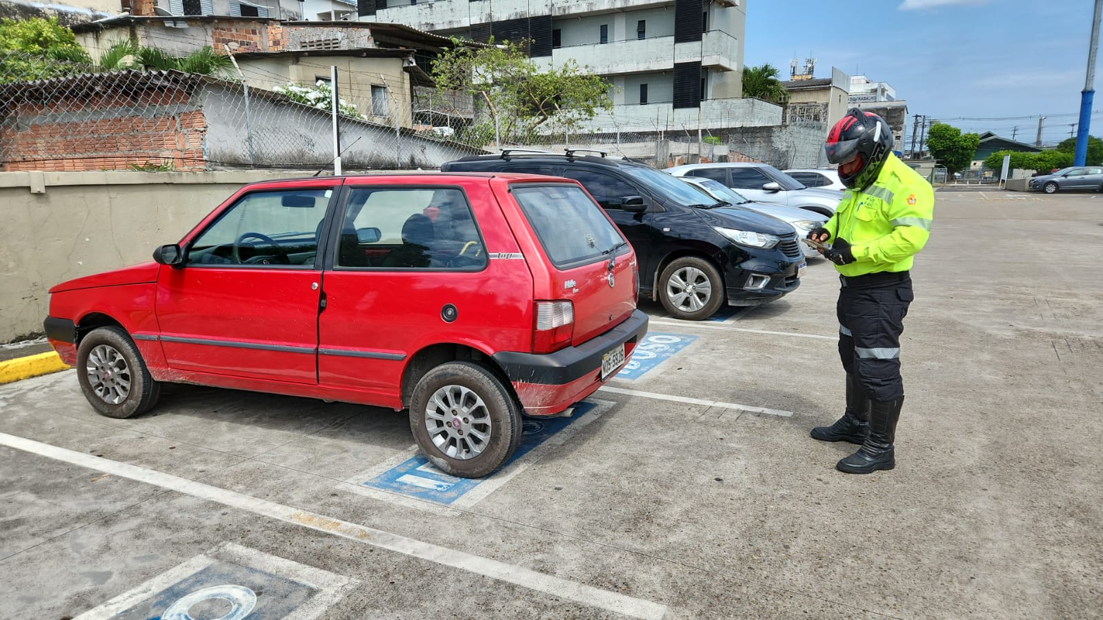 No momento, você está visualizando Prefeitura intensifica ações para promover segurança viária e combater estacionamentos em vagas especiais