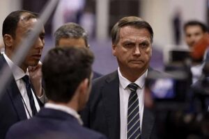 Leia mais sobre o artigo Bolsonaro deixa a PF após depoimento