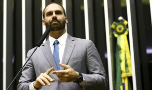 Leia mais sobre o artigo Professora pede abertura de investigação contra Eduardo Bolsonaro