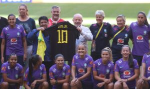 Leia mais sobre o artigo Lula defende investimento no futebol para mulheres