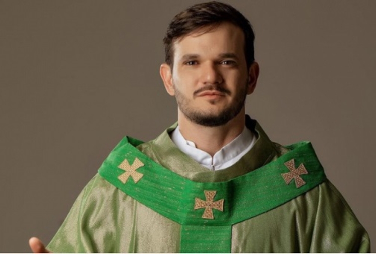 No momento, você está visualizando Padre Patrick Fernandes revela quanto ganha na igreja