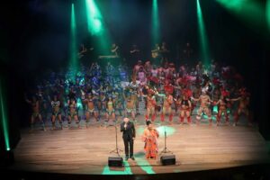 Leia mais sobre o artigo Bois-Bumbás se unem à Amazonas Filarmônica em memorável show no palco do Teatro Amazonas
