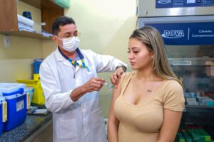 Leia mais sobre o artigo Prefeitura prossegue com campanha de vacinação contra a Covid-19, ofertando o imunizante em 74 pontos