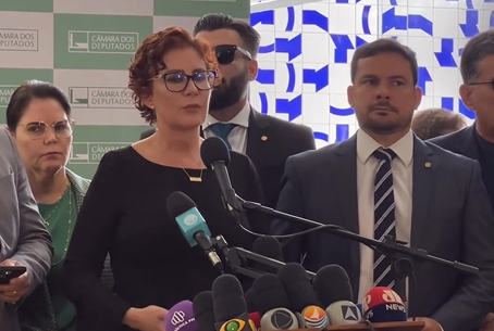 No momento, você está visualizando Deputado bolsonarista do Amazonas apoia deputada alvo de operação da Polícia Federal