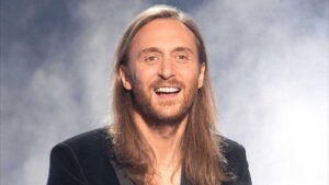 Leia mais sobre o artigo David Guetta se apresenta no #SouManaus 2023 e deslocamento de jato, saindo de Ibiza, na Europa, terá compensação ambiental
