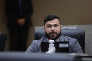 Leia mais sobre o artigo Capitão Carpê ataca vereadores de Parintins por concederem título de “Cidadão Parintinense” ao presidente Lula