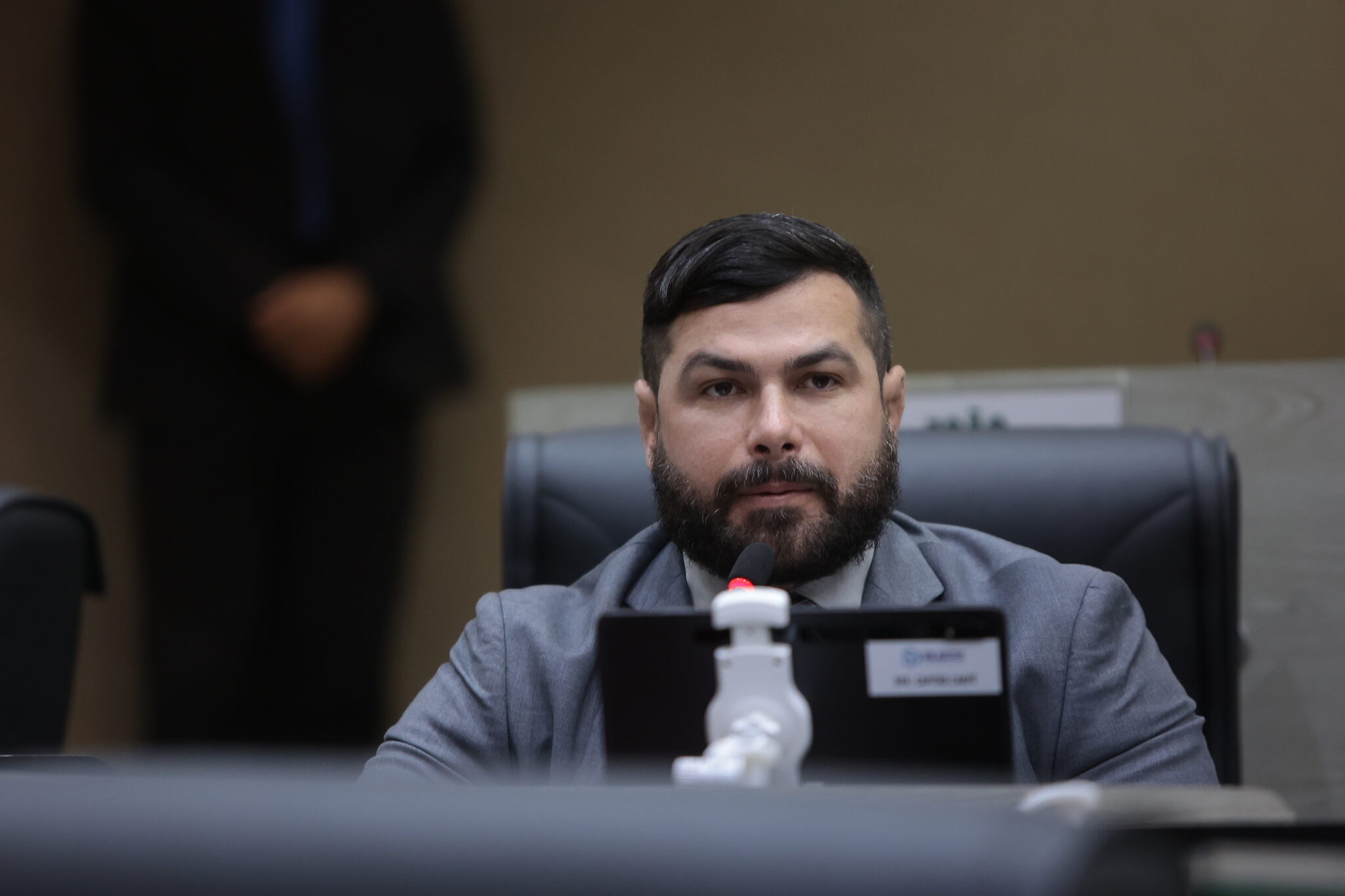 No momento, você está visualizando Capitão Carpê ataca vereadores de Parintins por concederem título de “Cidadão Parintinense” ao presidente Lula