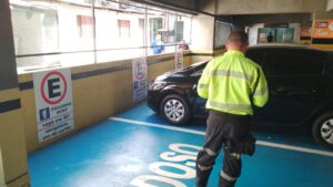 Leia mais sobre o artigo Prefeitura intensifica fiscalização em supermercados e notifica 30 motoristas por uso indevido de vagas