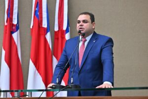 Leia mais sobre o artigo Leis de Roberto Cidade buscam proteger rios, florestas e ecossistemas do Amazonas