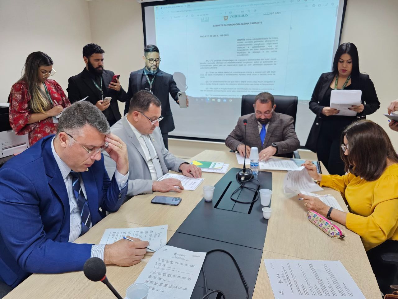 No momento, você está visualizando Comissão da CMM aprova projeto que proíbe venda de medicamentos em mercados e supermercados