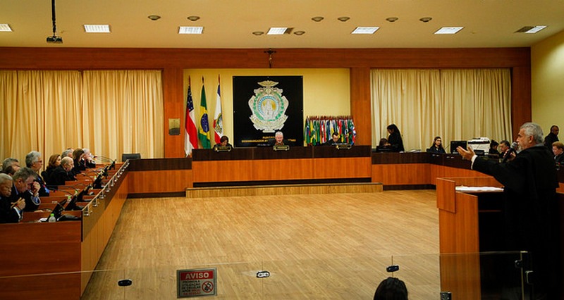 No momento, você está visualizando Justiça do Amazonas condena Apple em caso de venda de celular sem carregador