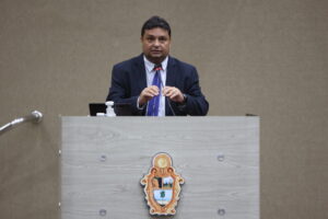 Leia mais sobre o artigo Caio André defende PL que apoia mulheres com endometriose