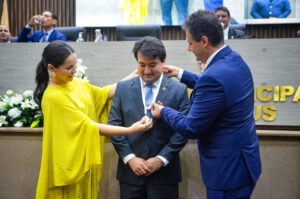 Leia mais sobre o artigo CMM entrega Medalha de Ouro ‘Cidade de Manaus’ ao presidente do boi Caprichoso