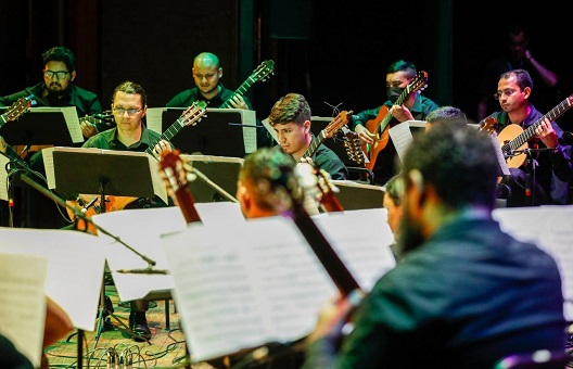 No momento, você está visualizando Orquestra de Violões do Amazonas faz homenagem ao rei Roberto Carlos