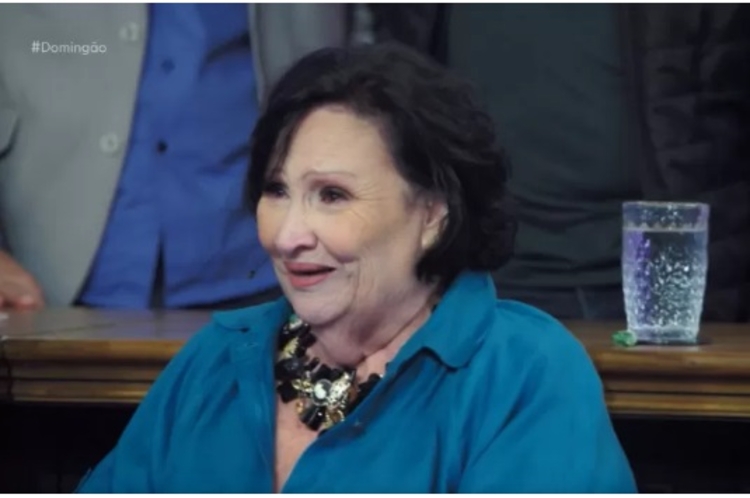 No momento, você está visualizando Dona Déa se emociona ao falar de Paulo Gustavo no ‘Domingão’
