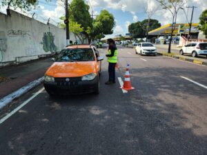 Leia mais sobre o artigo Prefeitura realiza blitz para combater transporte irregular na zona Centro-Sul de Manaus