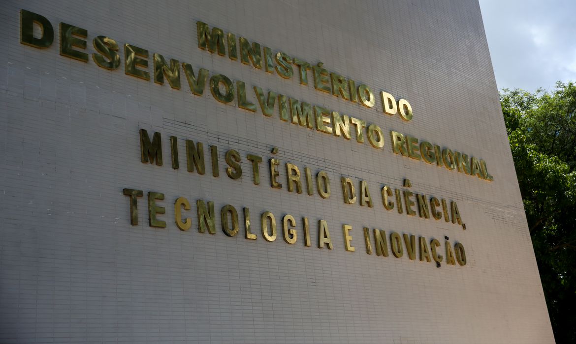No momento, você está visualizando Governo realiza concurso público com 814 vagas