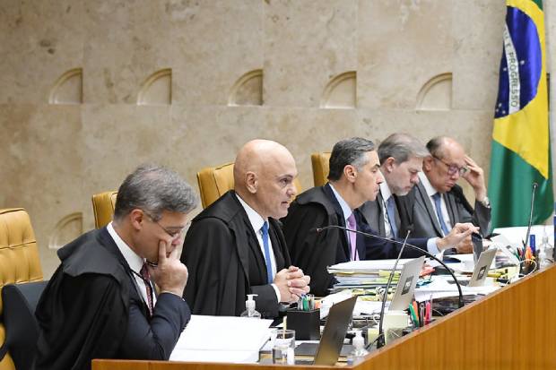 No momento, você está visualizando STF tem cinco votos para afastar criminalização do porte de maconha para consumo próprio