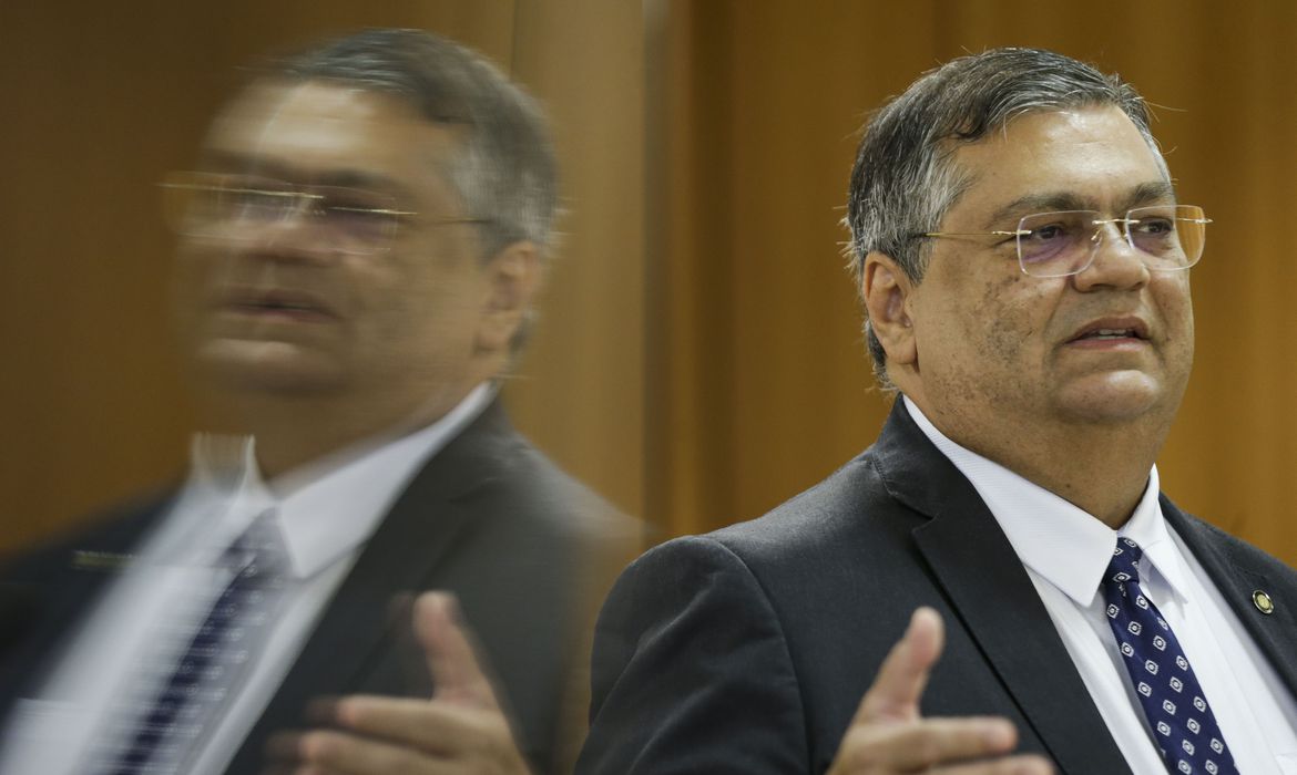 No momento, você está visualizando Dino diz que governo vai aumentar forças de segurança na Amazônia
