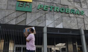 Leia mais sobre o artigo Petrobras reajusta preços da gasolina e do diesel para distribuidoras