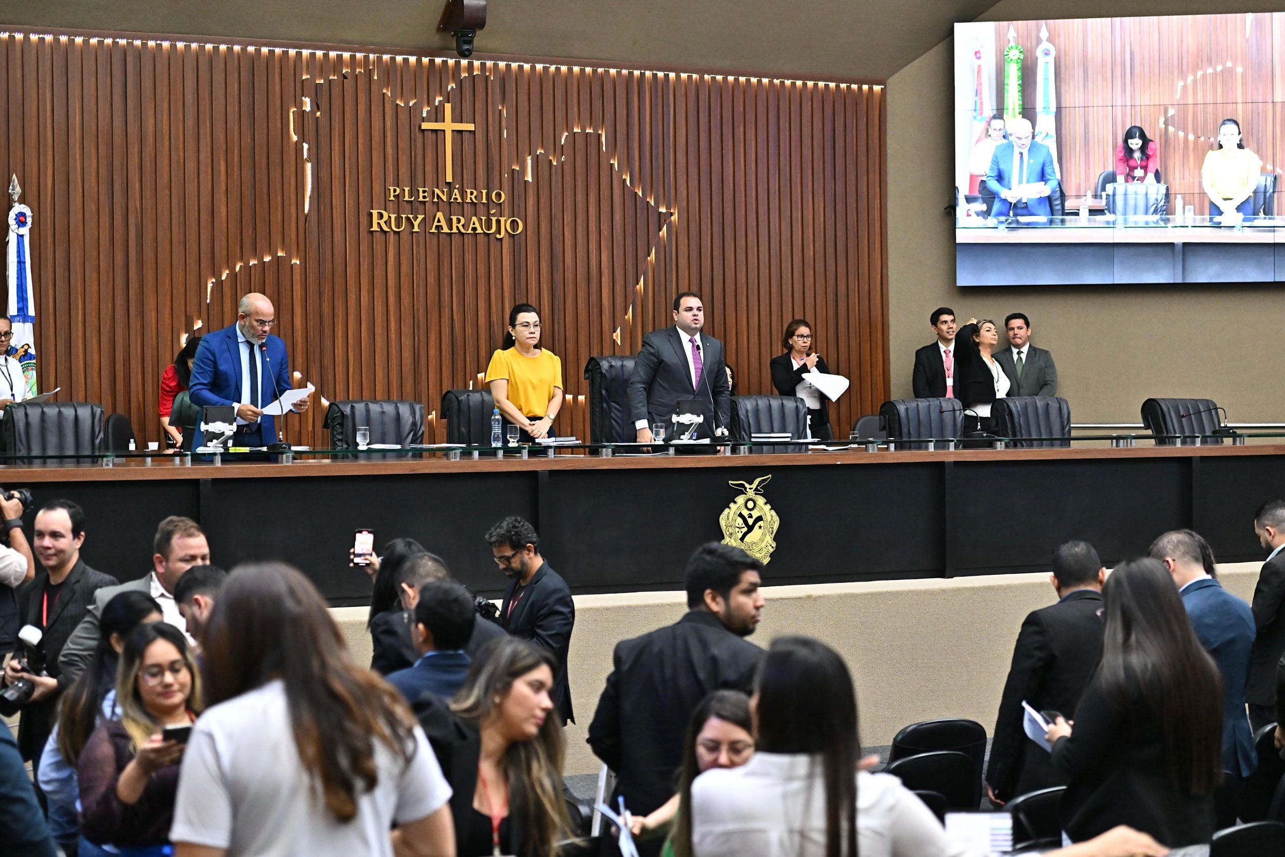 No momento, você está visualizando Assembleia aprova recomposição salarial de servidores da saúde; combate à discriminação de LGBTQIAPN+ e concessão da medalha Ruy Araújo a Wilson Lima