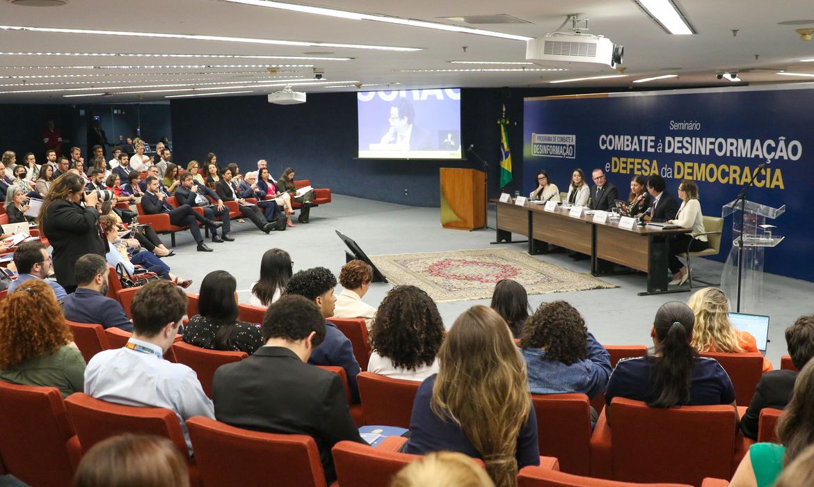 No momento, você está visualizando Especialistas pedem regulação de processo midiático
