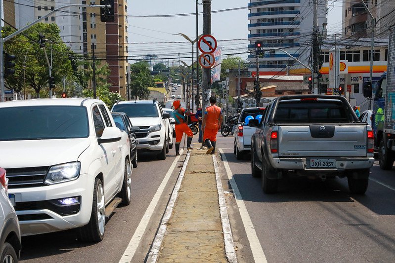 No momento, você está visualizando Flâmulas, banners e cavaletes são apreendidos durante ‘Limpa Manaus’ nas ruas Pará, João Valério e Maceió