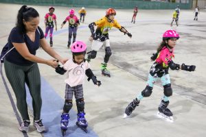 Leia mais sobre o artigo Prefeitura abre inscrições e inicia projeto com aulas gratuitas de patins no velódromo municipal