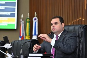 Leia mais sobre o artigo Aleam aprova Projetos de Lei de Roberto Cidade que estabelecem mecanismos de proteção à mulher e plano de ação para mudanças climáticas