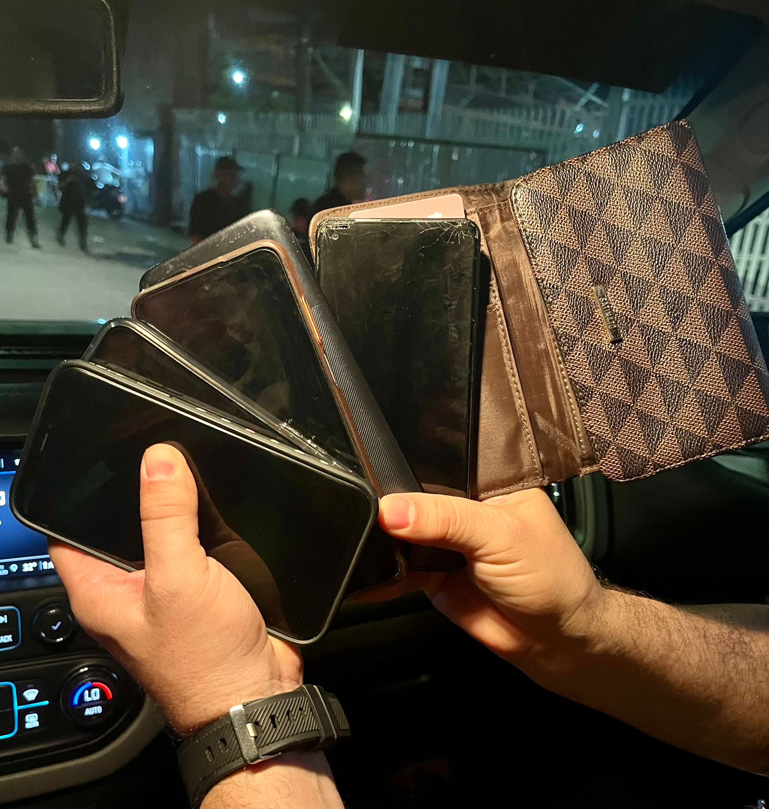 No momento, você está visualizando Prefeitura recupera e devolve celular furtado de estudante no ‘#SouManaus 2023’