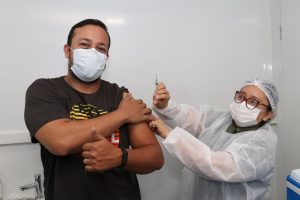 Leia mais sobre o artigo Vacinação contra Covid-19 é ofertada em 74 pontos da prefeitura nesta semana