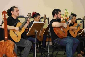 Leia mais sobre o artigo Orquestra de Violões do Amazonas realiza apresentação para estudantes do IEA