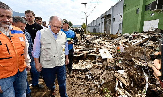 No momento, você está visualizando Alckmin anuncia R$ 741 milhões para cidades do RS afetadas por ciclone