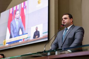 Leia mais sobre o artigo Roberto Cidade cobra plano de contingenciamento da Defesa Civil e Amazonas Energia para vazante 2023