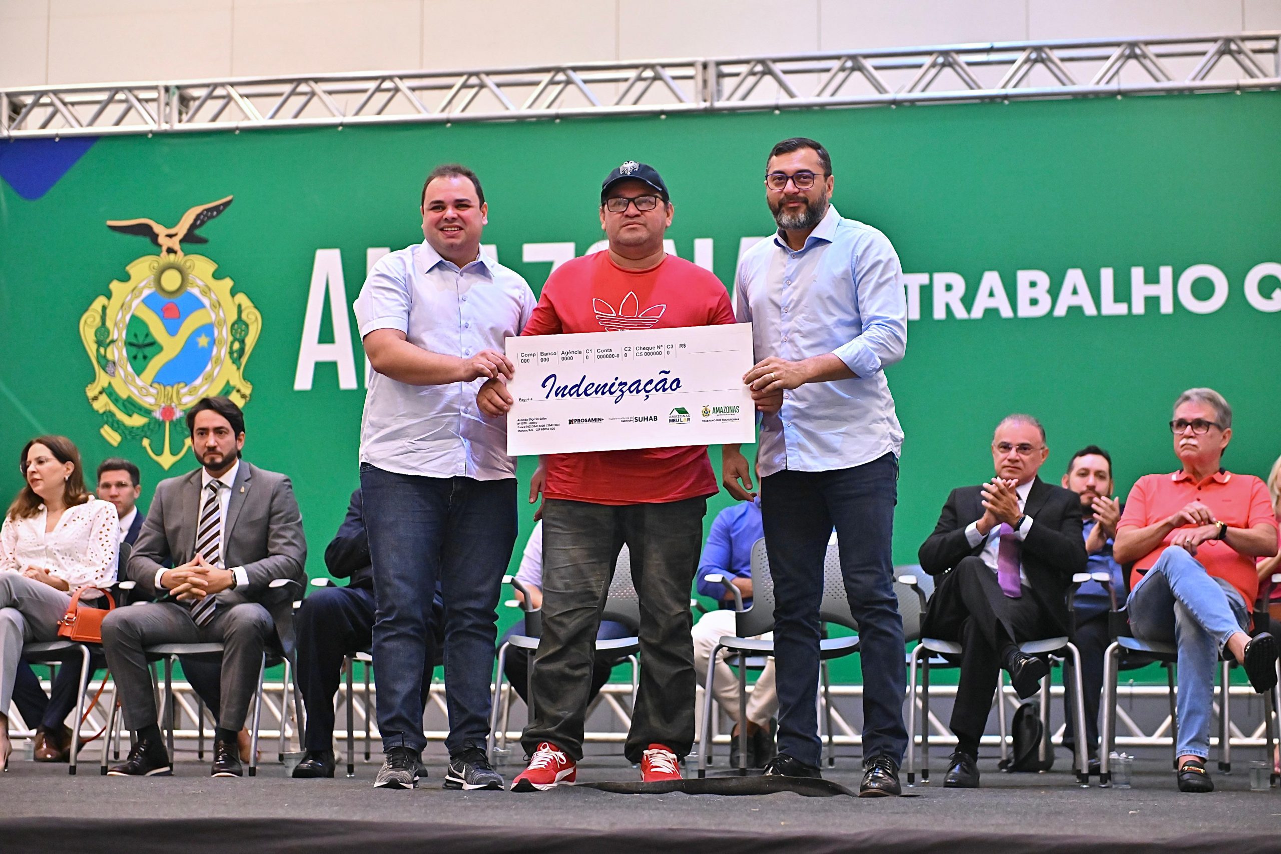 No momento, você está visualizando Roberto Cidade afirma que ‘Amazonas Meu Lar’ resgata a dignidade das famílias por meio da regularização fundiária